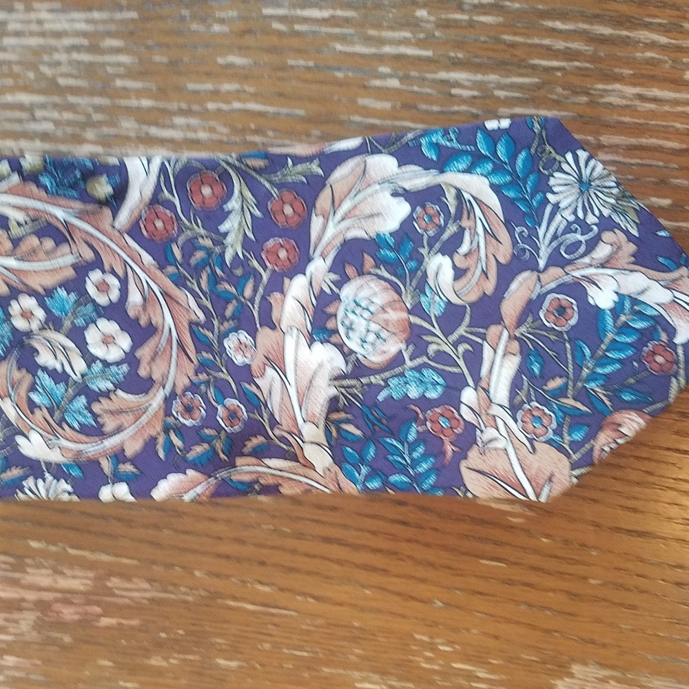 Karl Lagerfeld floral tie
